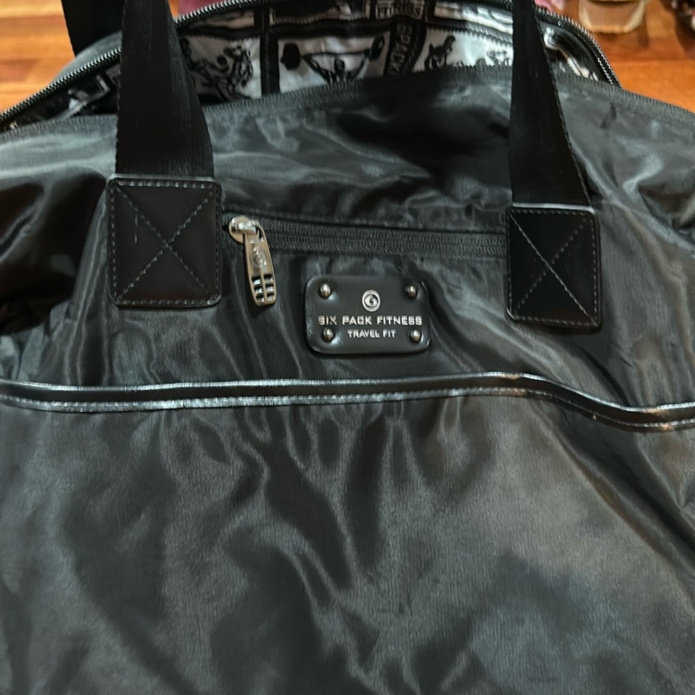 6 pack yoga bag.